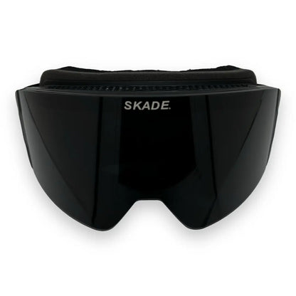 a black visor with the word skade on it